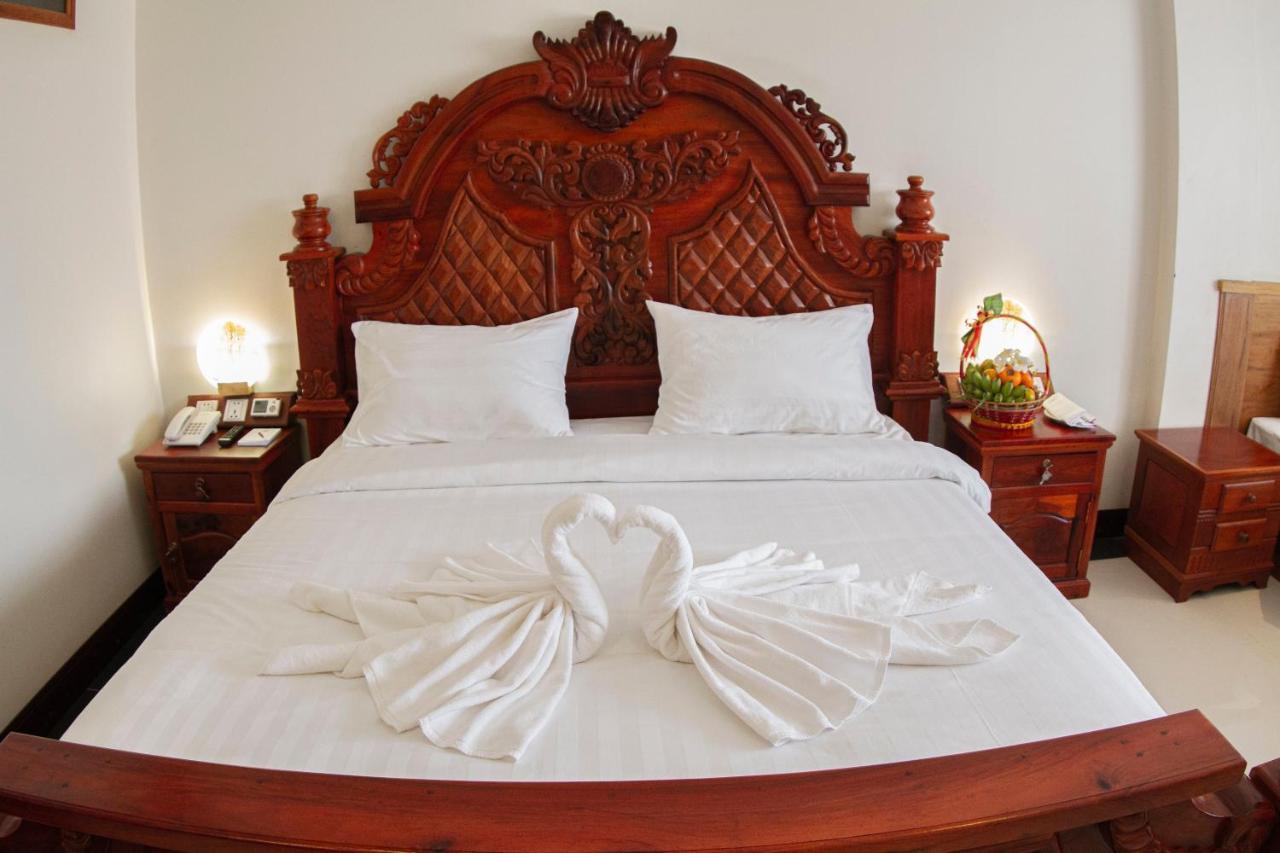 Kampong Thom Palace Hotel Exterior foto