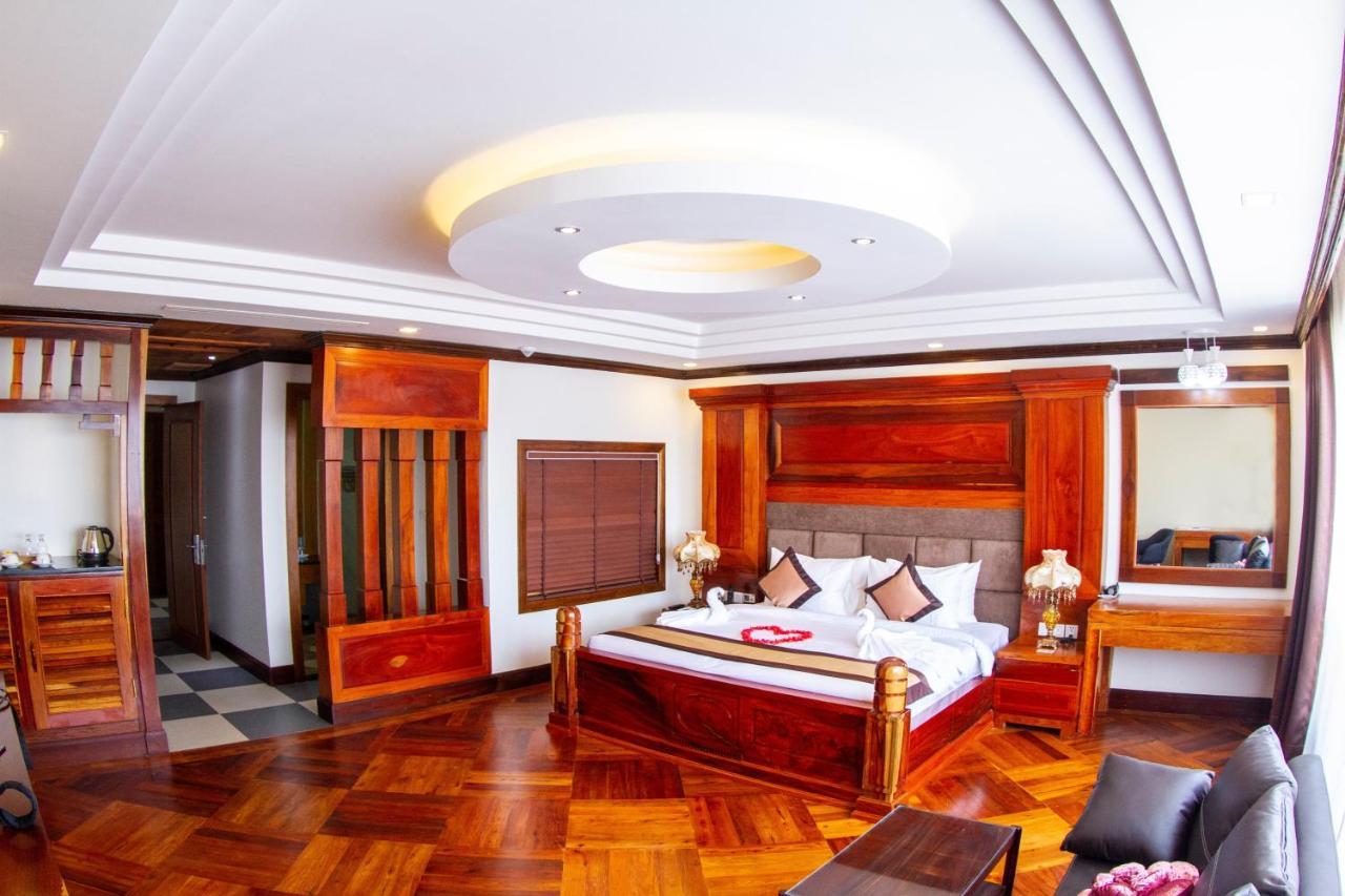 Kampong Thom Palace Hotel Exterior foto